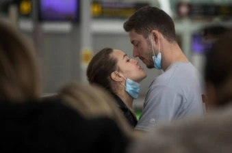 Γιατί οι άνθρωποι δυσκολευόμαστε τόσο να ζούμε χώρια εν μέσω πανδημίας;