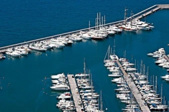 Θρίλερ με τριάντα ιστιοπλοϊκά